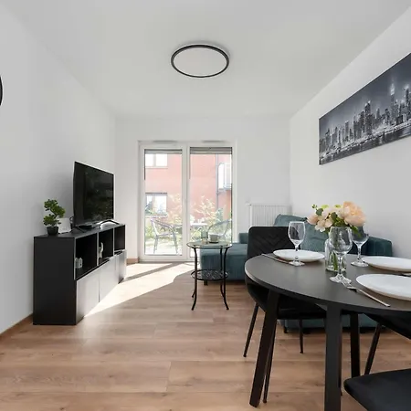 Elegant White With Terrace & Parking In By Renters ヴロツワフ