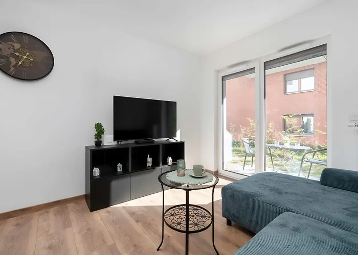 Elegant White With Terrace & Parking In By Renters Апартаменти *