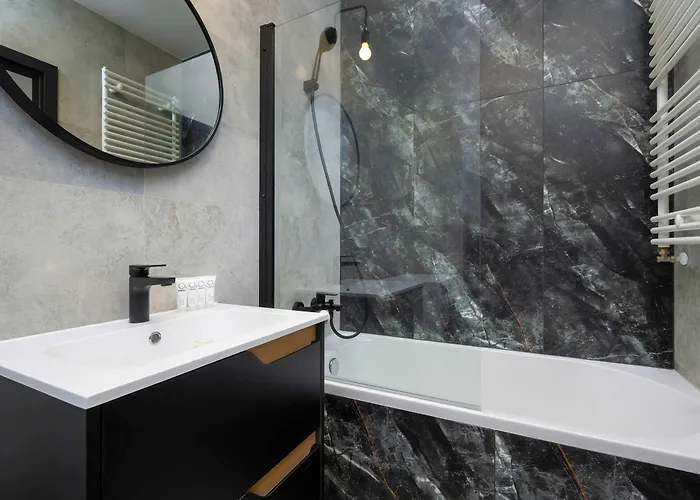 Elegant White With Terrace & Parking In By Renters Вроцлав