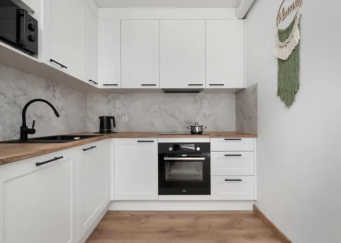 Elegant White With Terrace & Parking In By Renters Апартаменти Вроцлав