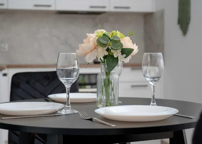 Elegant White With Terrace & Parking In By Renters Апартаменти