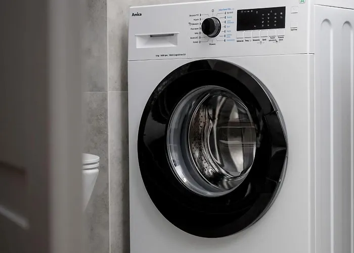 Апартаменти Elegant White With Terrace & Parking In By Renters