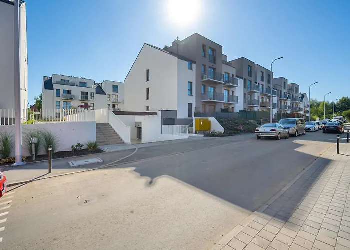 Elegant White With Terrace & Parking In By Renters Апартаменти