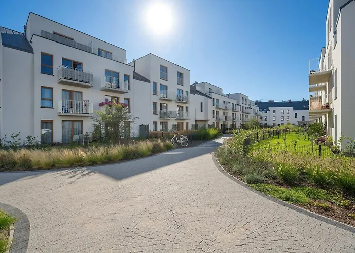 Elegant White With Terrace & Parking In By Renters *