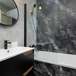 Elegant White With Terrace & Parking In By Renters Breslavia
