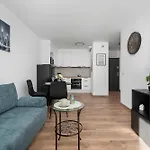 Elegant White With Terrace & Parking In By Renters * Breslavia