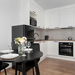 Elegant White With Terrace & Parking In By Renters * Breslavia