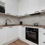 Elegant White With Terrace & Parking In By Renters * Breslavia