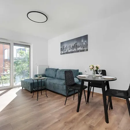 Elegant White With Terrace & Parking In By Renters Appartamento Breslavia