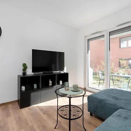 Elegant White With Terrace & Parking In By Renters Lägenhet *