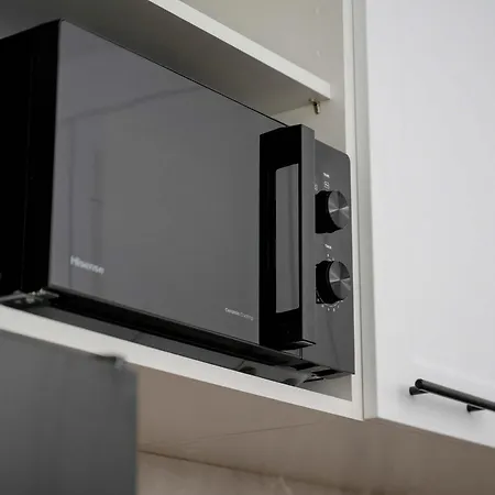 Elegant White With Terrace & Parking In By Renters Appartement Wrocław