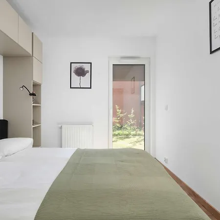 Lägenhet Elegant White With Terrace & Parking In By Renters *