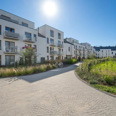 Elegant White With Terrace & Parking In By Renters *